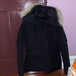 Women Canada goose size small